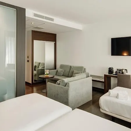 מלון Sercotel Coliseo 4*